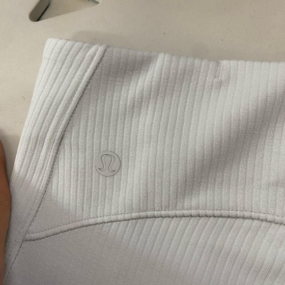 EUC Lululemon Ribbed Softstreme Zip-Leg High-Rise Cropped Pant 25" size 6 - Picture 5 of 13